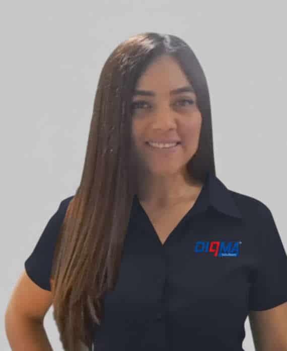Adriana Gomez colabora en Diqma Solutions en ventas en línea y redes sociales.